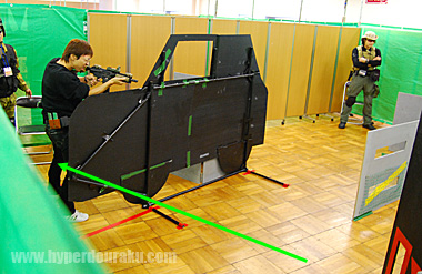 ライフルマンは車の障害物に移動