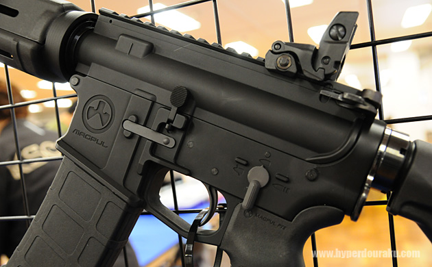 トリガーガード一体のマグプル専用の新規形状