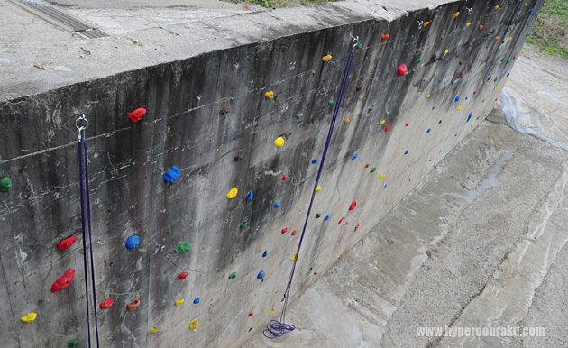 ボルダリングと呼ばれるいわゆるフリークライミングの一種