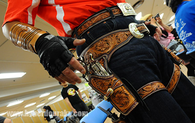 2丁までの拳銃を所持