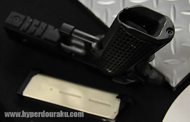 金属製のマグウェルを標準装備