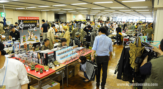 会場内は多くの人で賑わっていた