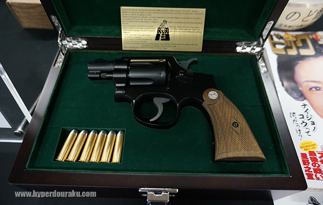 素材はヘビーウェイト樹脂製