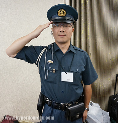 昔の警察官の制服コス