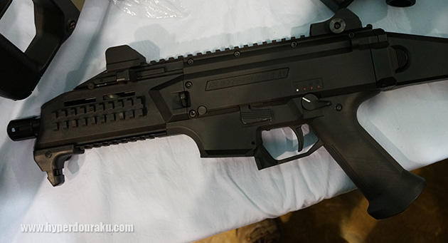 ファイバー樹脂製