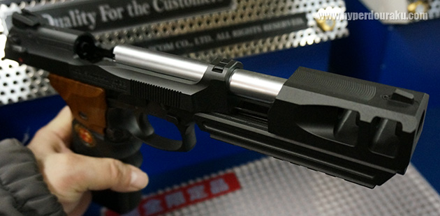 戦車砲のマズルブレーキのよう