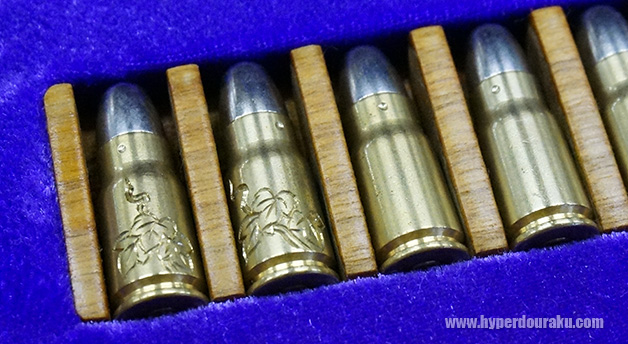 カートにまで彫ってある。