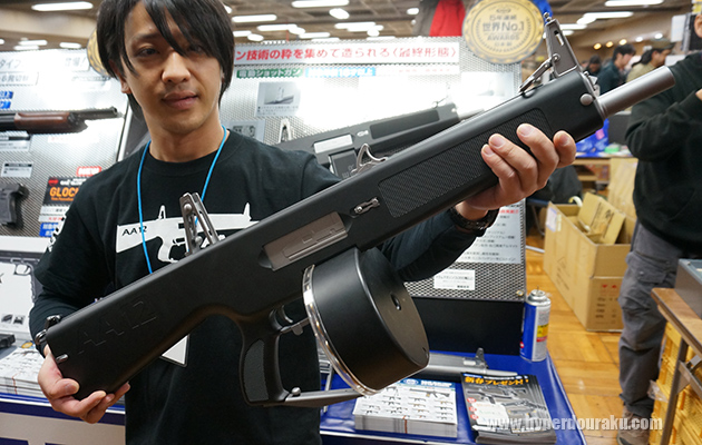 ドラムマガジンを装着