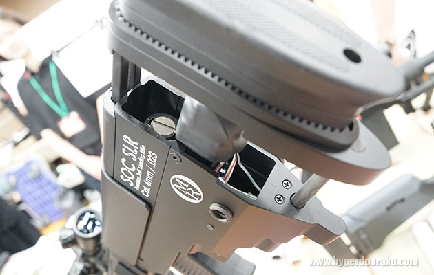 ストック内にバッテリーを収納