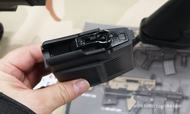 マガジン装弾数は70発