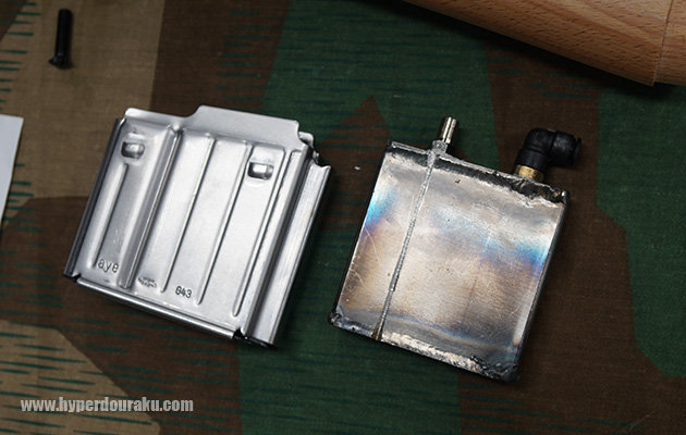 マガジンに圧縮空気をチャージ