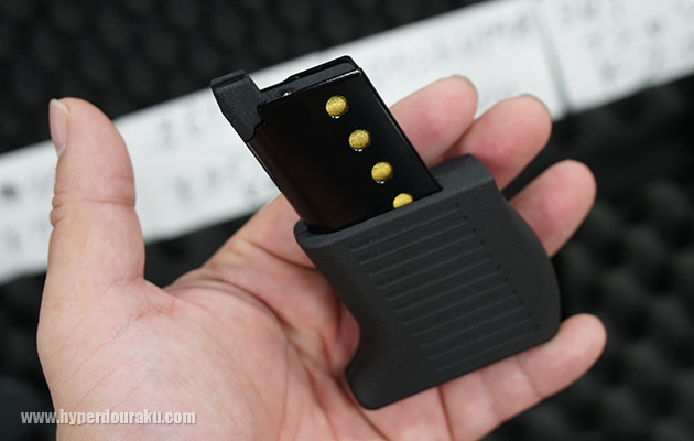 マガジン装弾数は8発