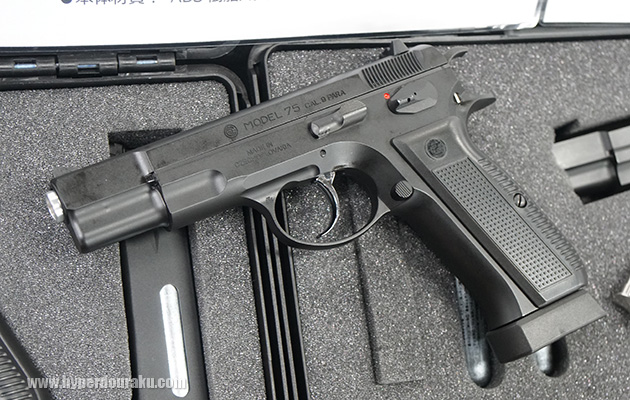 スライドもフレームも樹脂製