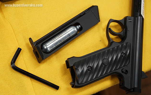 マガジン中央にセット