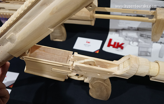 内部にハンマーも再現