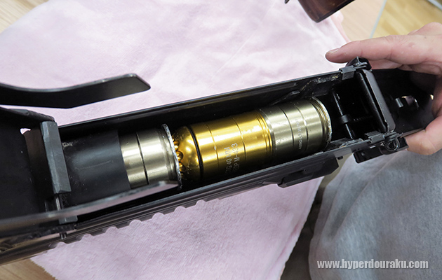 トップのカバーを開き