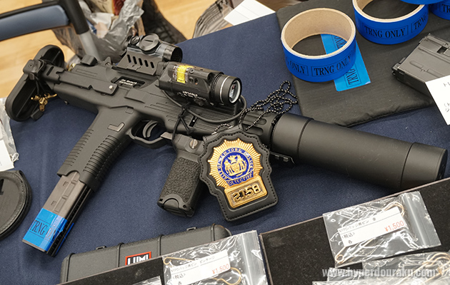 TP9とバッジの組み合わせ展示