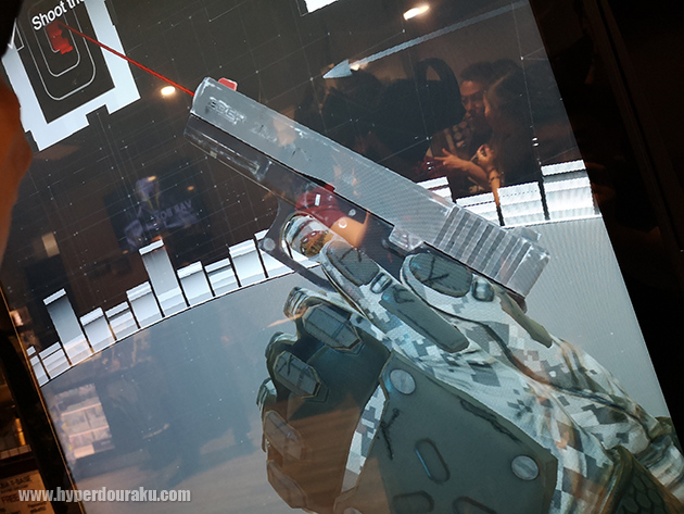 都市迷彩グローブにグロック