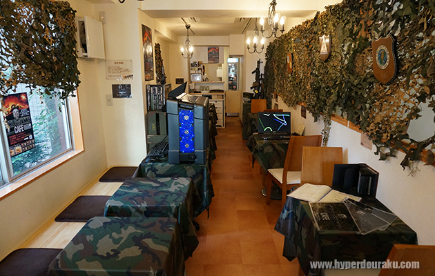 店内はミリタリーテイストに装飾