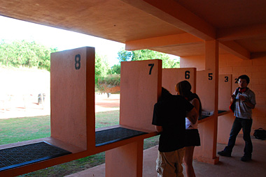 手前のレンジはコンクリートの仕切り