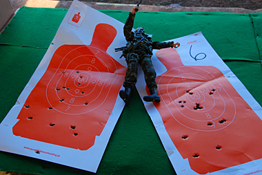 自分の撃ったペーパーターゲット