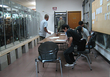 ワールドガン　店内