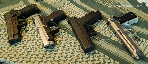 シルバーの92F　グロック17　CZ100　SIG P226