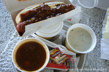 チリチーズ味のホットドッグ