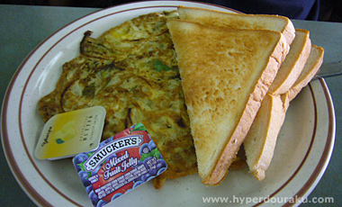 オムレツとトースト