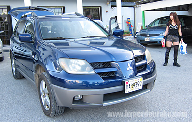 レンタカーは三菱のアウトランダー