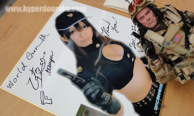 ワールドガンに乙夜さんの色紙