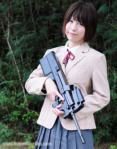 相原みぃ FN PS90