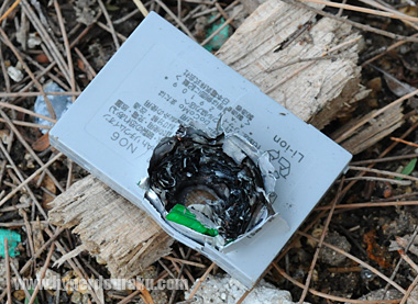 リチウムイオンバッテリーは弾頭が貫通して吹っ飛んだ