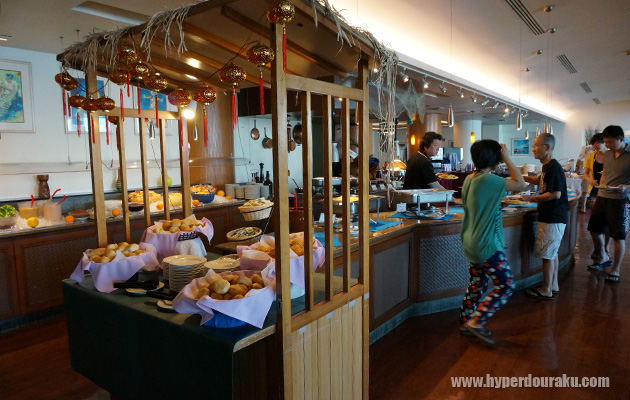 ホテルのビュッフェ