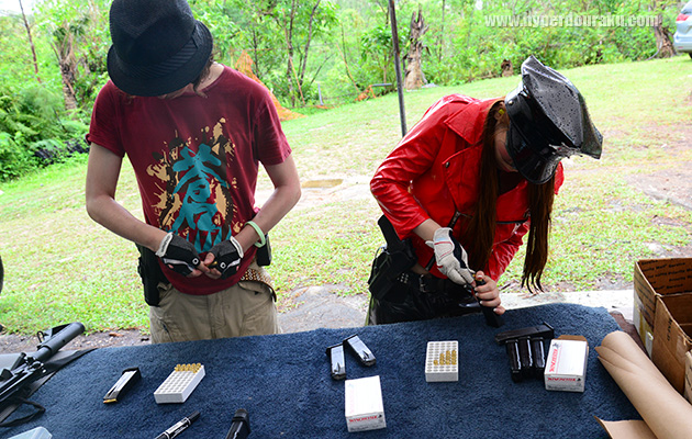 マガジンへの装填