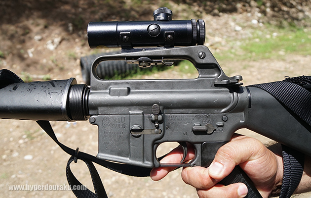 フルオートのCAR-15