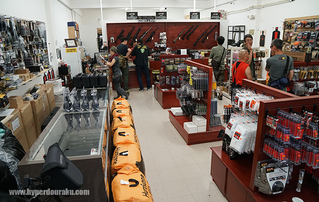 店内は広く、商品も充実