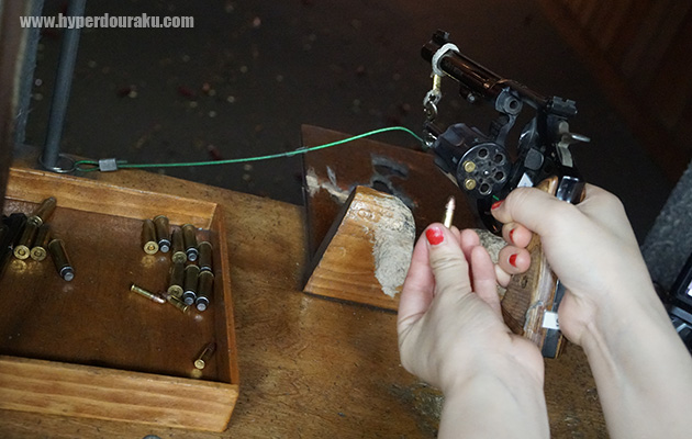 シリンダーへの弾の装填は自身で