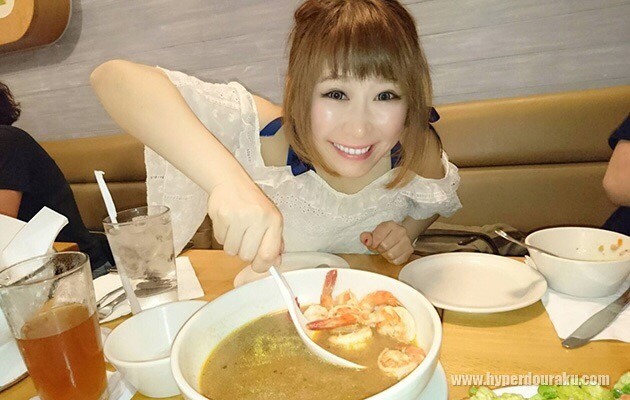 シュリンプのスープとエールで乾杯