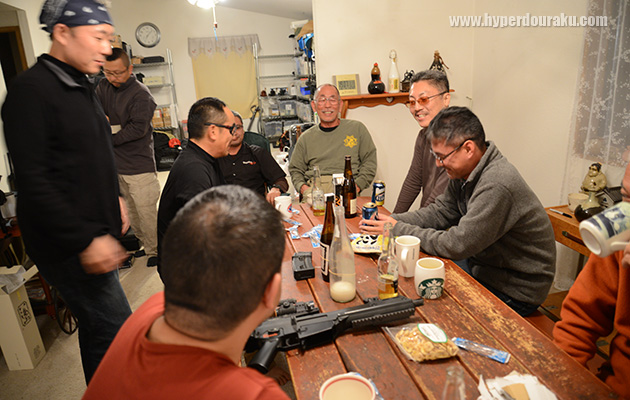 銃の話題に花が咲く