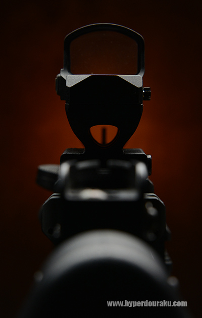 MP5のアイアンサイトでも狙える