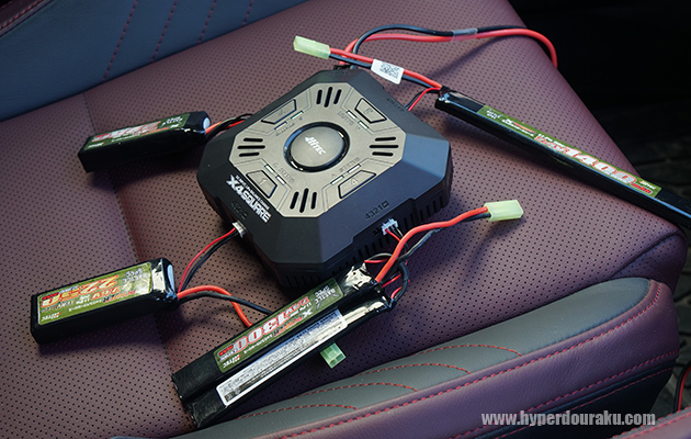 4本のバッテリーを同時接続して充電