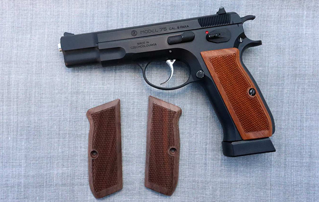 Carbon8製Cz75用のグリップ