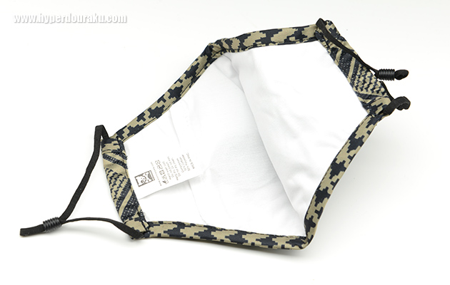 肌に当たる面は白