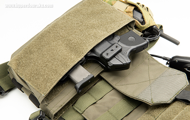 マイクロチェストリグの前面ポケットに