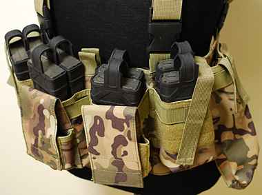 UFC M4チェストリグ マルチカモ 収納状態