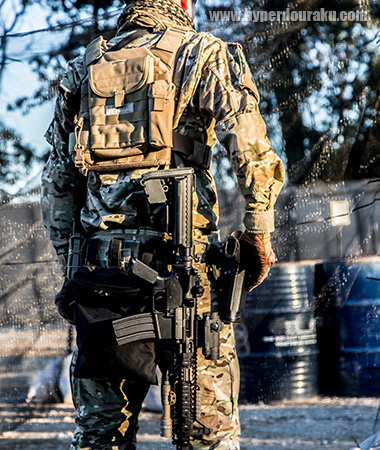 M4がしっかり吊り下げられて両手が自由