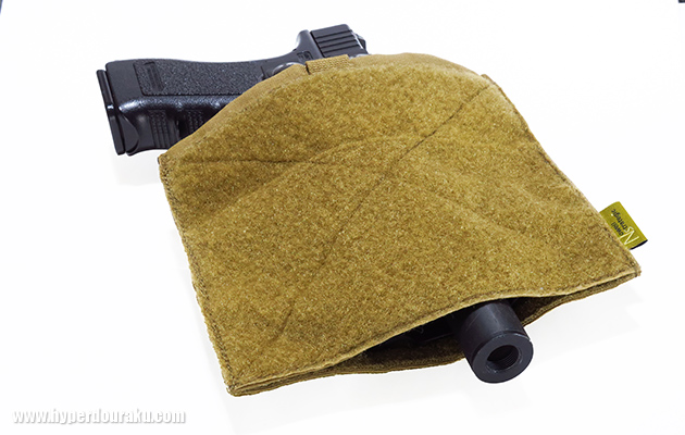 下側もベルクロで開閉