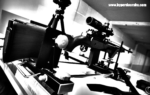 ライフルレストに銃を据えて