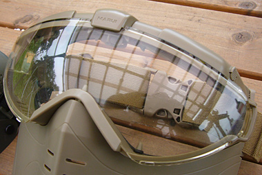 レンズはUV400コーティング